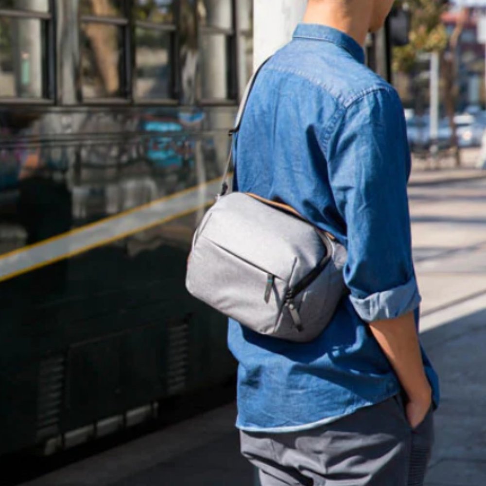 PEAK DESIGN 5L Sling Camera Bag -w/ Internal Lens Protection- gently used